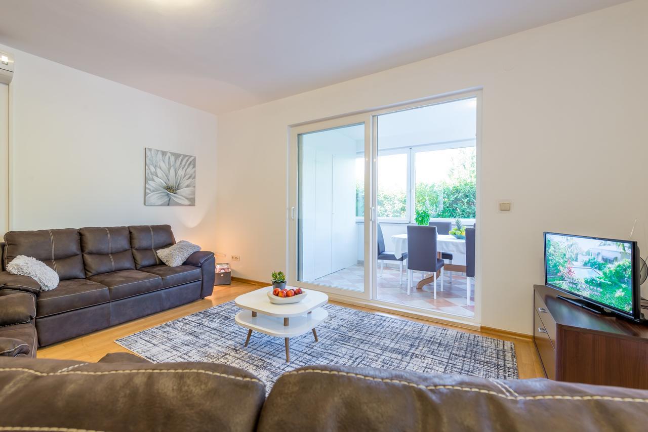 Apartment With Terrace And Mini Pool Green Gold Ντουμπρόβνικ Εξωτερικό φωτογραφία